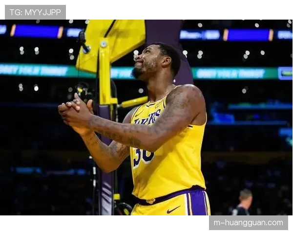 半场战报：湖人频繁利用底角空切，暂时领先灰熊12分
